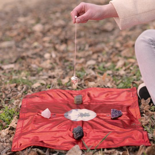Péndulo con alfombra roja